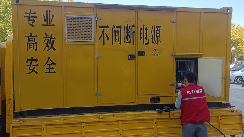 衡南柴油发电机组和UPS电源配合使用时，如何避免切换过程中的电力中断？